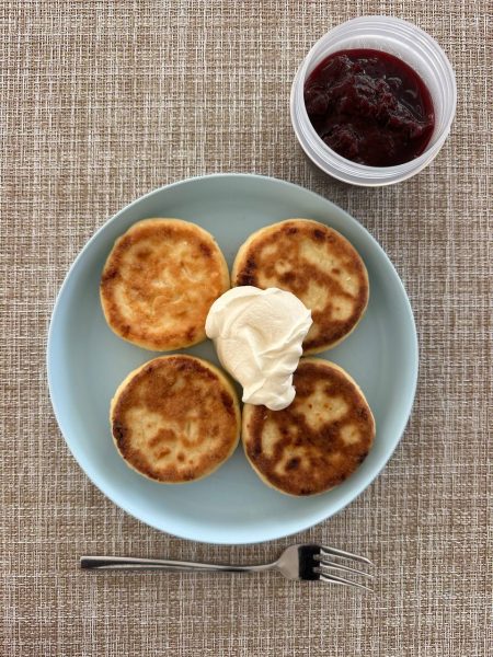 Ilustración de plato equilibrado en tonos verdes